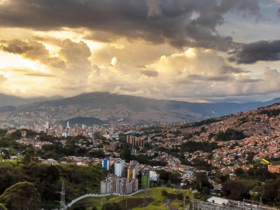 Medellín dall'alto al tramonto.